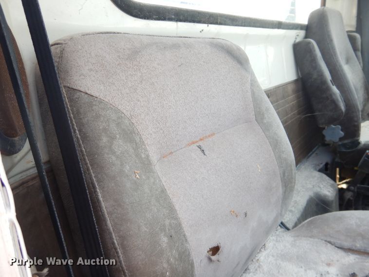 image for item DL0375 1997 International 2554  roll-off container truck