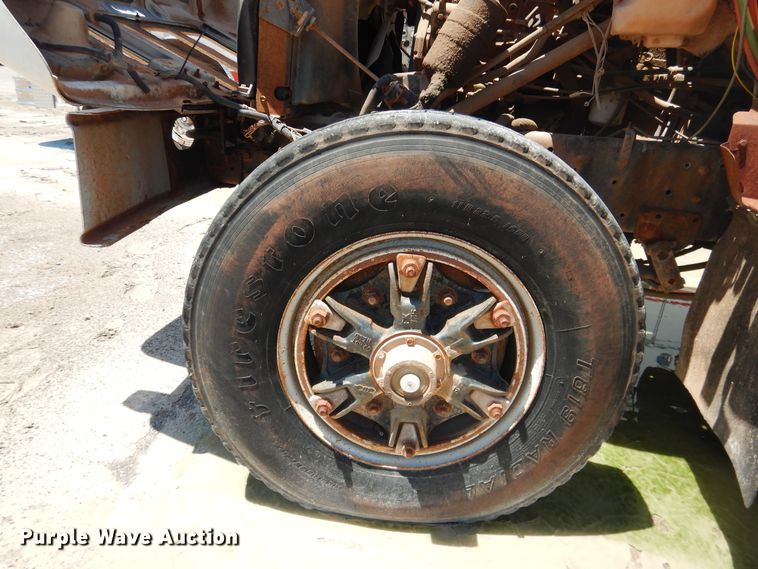 image for item DL0375 1997 International 2554  roll-off container truck