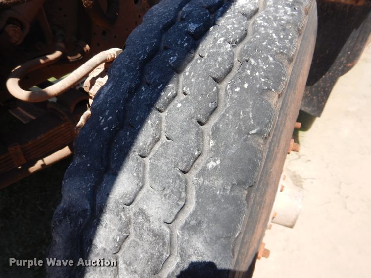 image for item DL0375 1997 International 2554  roll-off container truck