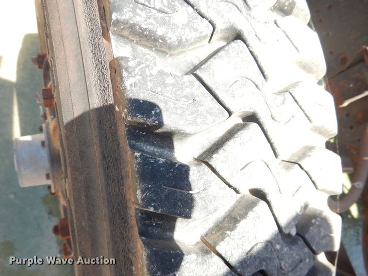 image for item DL0375 1997 International 2554  roll-off container truck