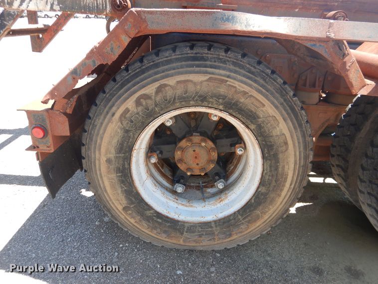 image for item DL0375 1997 International 2554  roll-off container truck