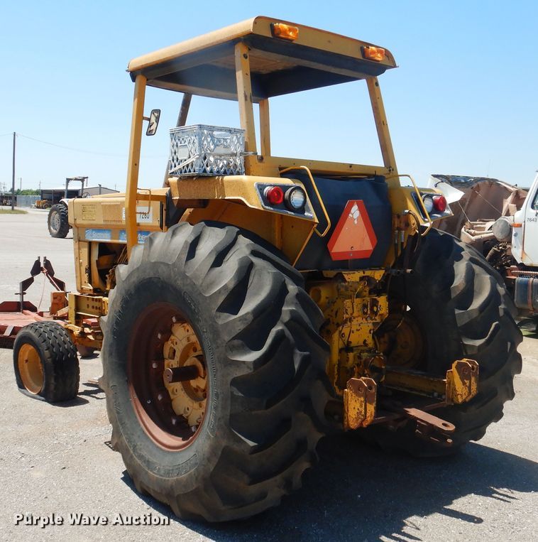 image for item DL0377 International 684  tractor