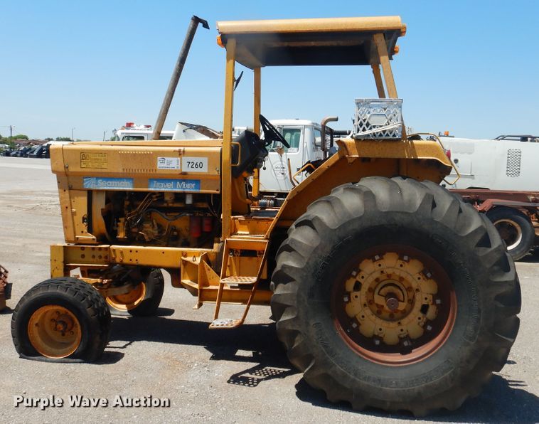 image for item DL0377 International 684  tractor