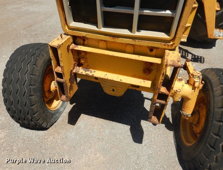 image for item DL0377 International 684  tractor