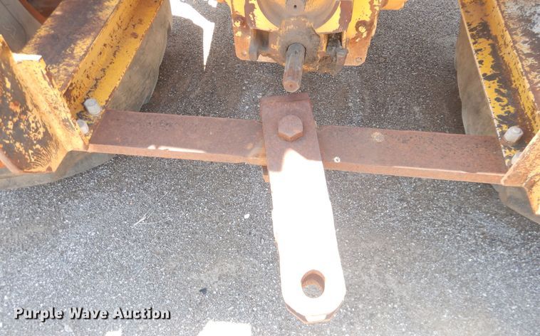 image for item DL0377 International 684  tractor