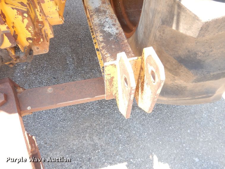 image for item DL0377 International 684  tractor