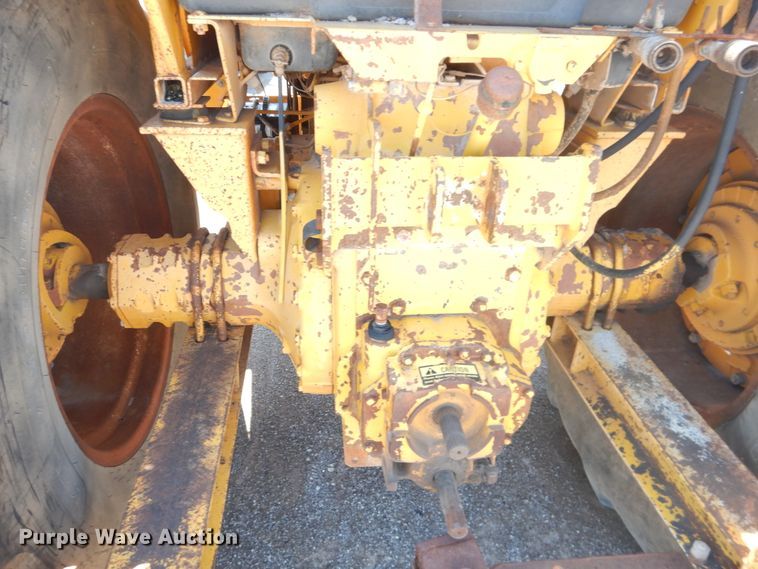 image for item DL0377 International 684  tractor