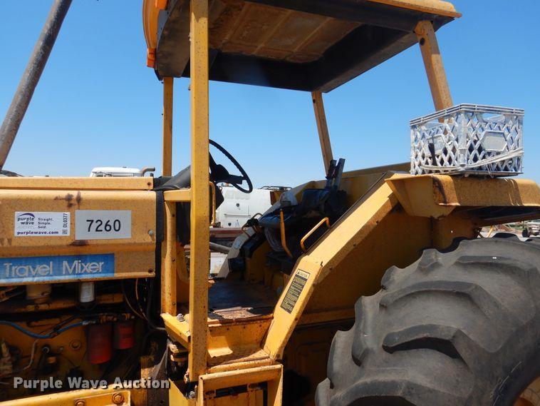 image for item DL0377 International 684  tractor