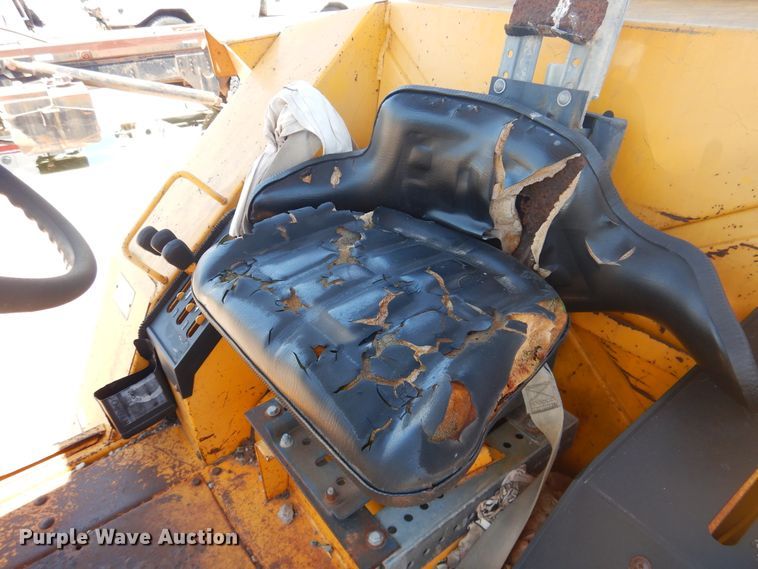 image for item DL0377 International 684  tractor