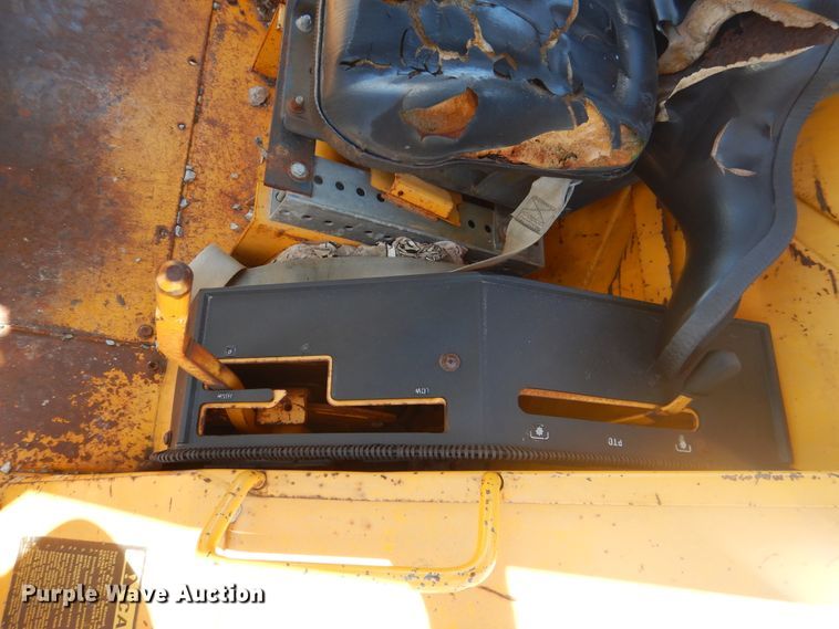 image for item DL0377 International 684  tractor