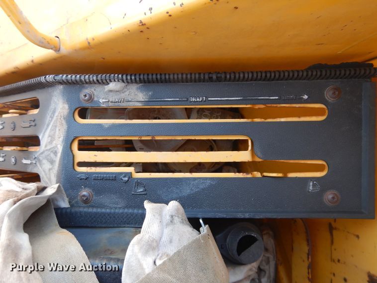 image for item DL0377 International 684  tractor