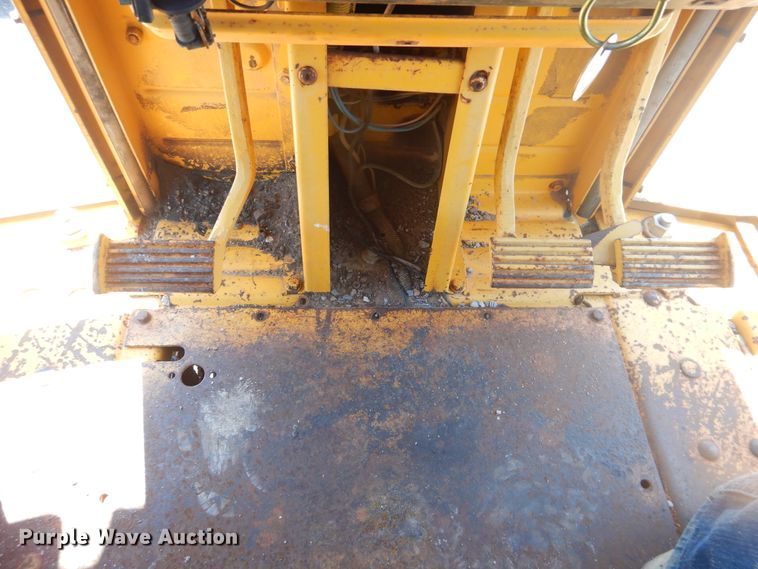 image for item DL0377 International 684  tractor