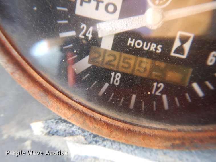 image for item DL0377 International 684  tractor