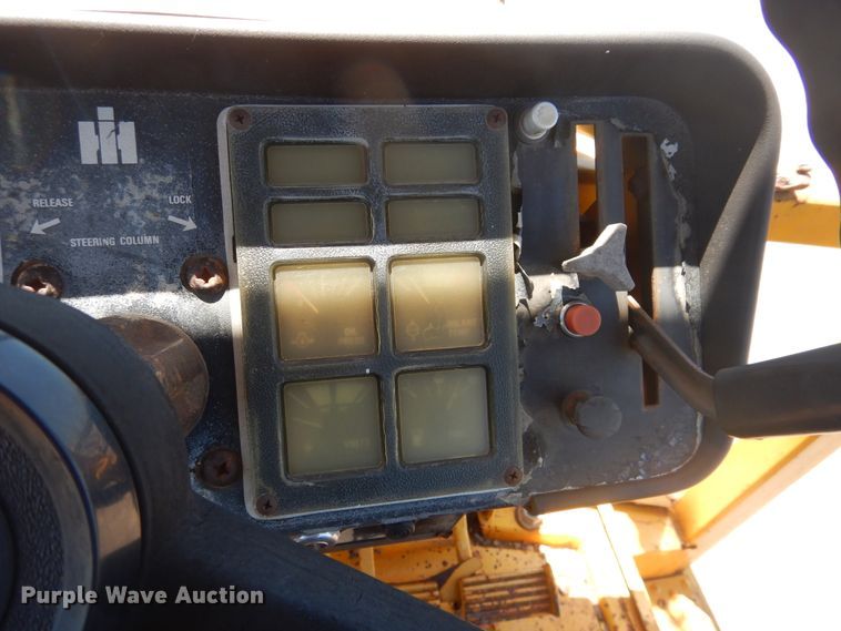 image for item DL0377 International 684  tractor