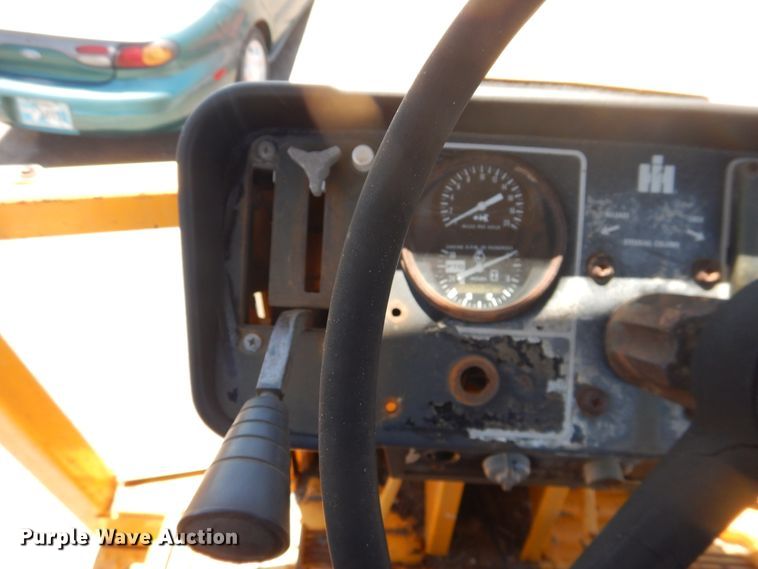 image for item DL0377 International 684  tractor