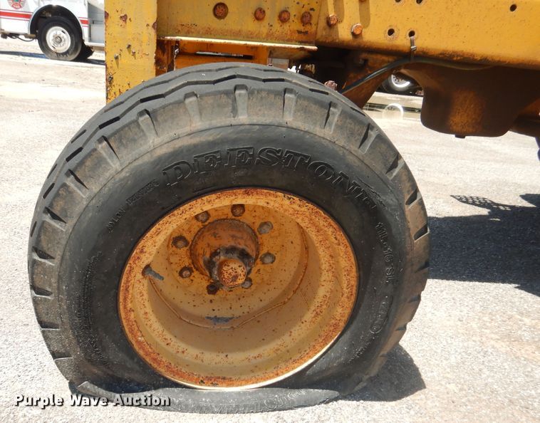 image for item DL0377 International 684  tractor