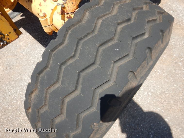 image for item DL0377 International 684  tractor