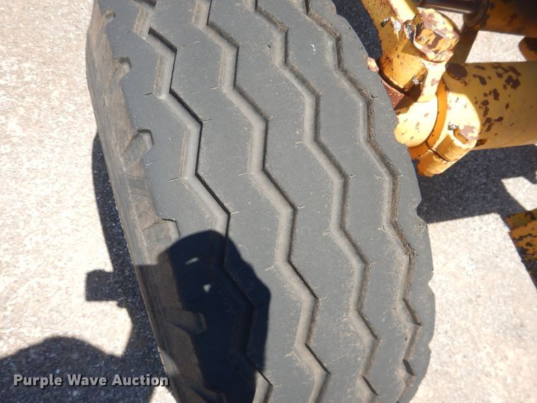 image for item DL0377 International 684  tractor