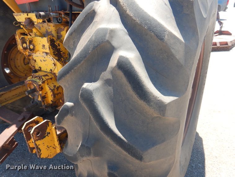 image for item DL0377 International 684  tractor