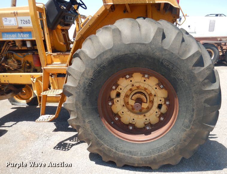 image for item DL0377 International 684  tractor