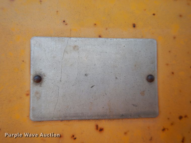 image for item DL0377 International 684  tractor