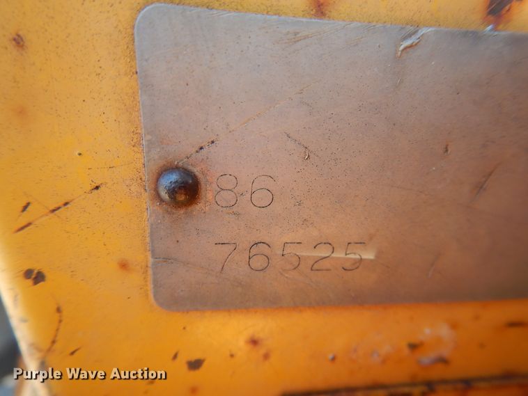 image for item DL0377 International 684  tractor