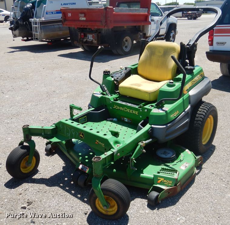 image for item DL0381 2010 John Deere Z925A  ZTR lawn mower