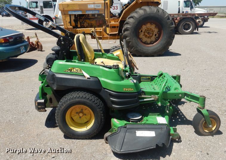 image for item DL0381 2010 John Deere Z925A  ZTR lawn mower