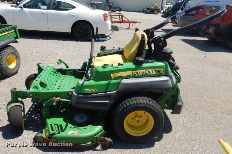 image for item DL0381 2010 John Deere Z925A  ZTR lawn mower