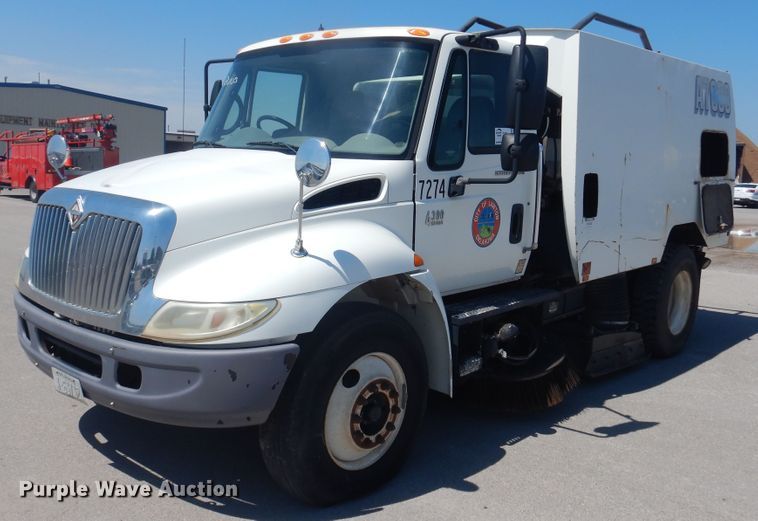 image for item DL0385 2007 International 4300  street sweeper truck