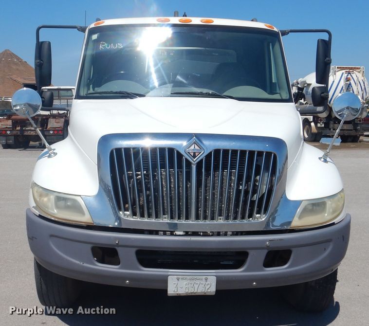 image for item DL0385 2007 International 4300  street sweeper truck