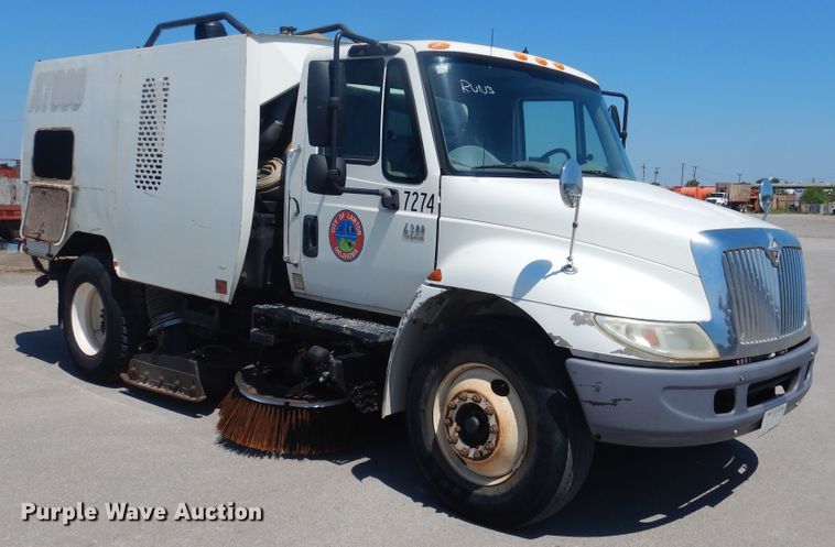 image for item DL0385 2007 International 4300  street sweeper truck