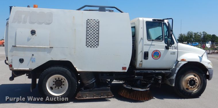 image for item DL0385 2007 International 4300  street sweeper truck