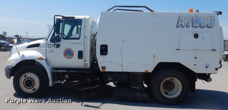 image for item DL0385 2007 International 4300  street sweeper truck
