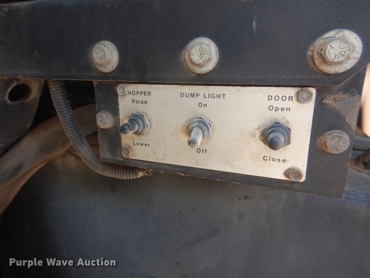 image for item DL0385 2007 International 4300  street sweeper truck