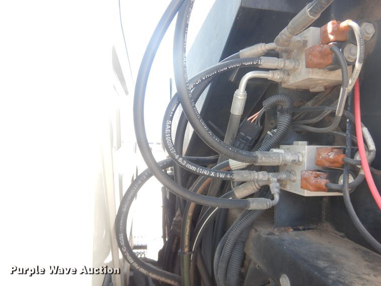 image for item DL0385 2007 International 4300  street sweeper truck