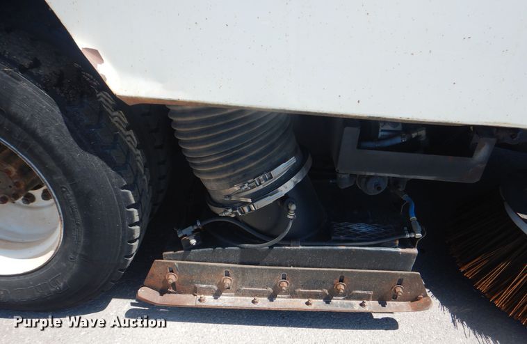 image for item DL0385 2007 International 4300  street sweeper truck