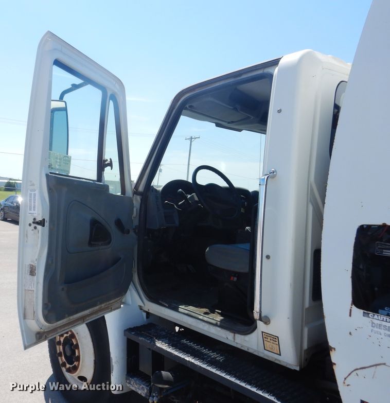 image for item DL0385 2007 International 4300  street sweeper truck