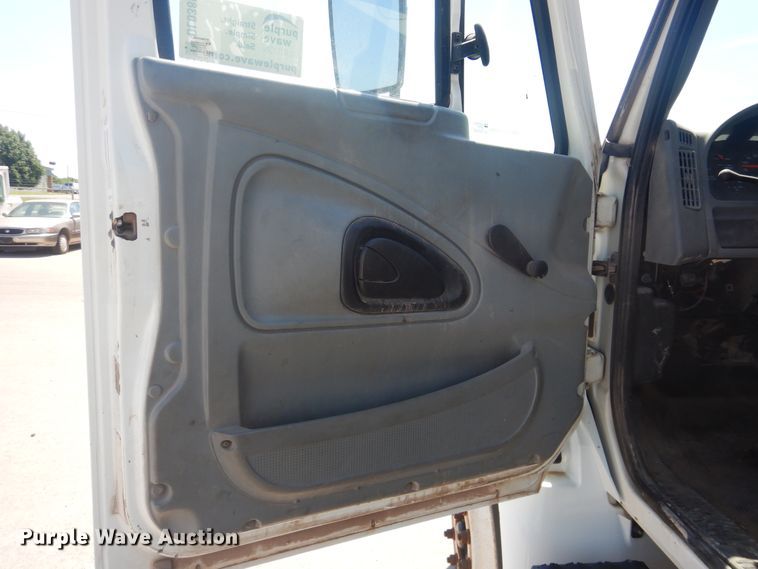 image for item DL0385 2007 International 4300  street sweeper truck