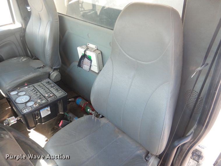 image for item DL0385 2007 International 4300  street sweeper truck