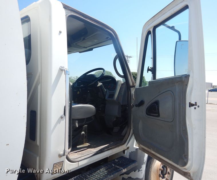 image for item DL0385 2007 International 4300  street sweeper truck