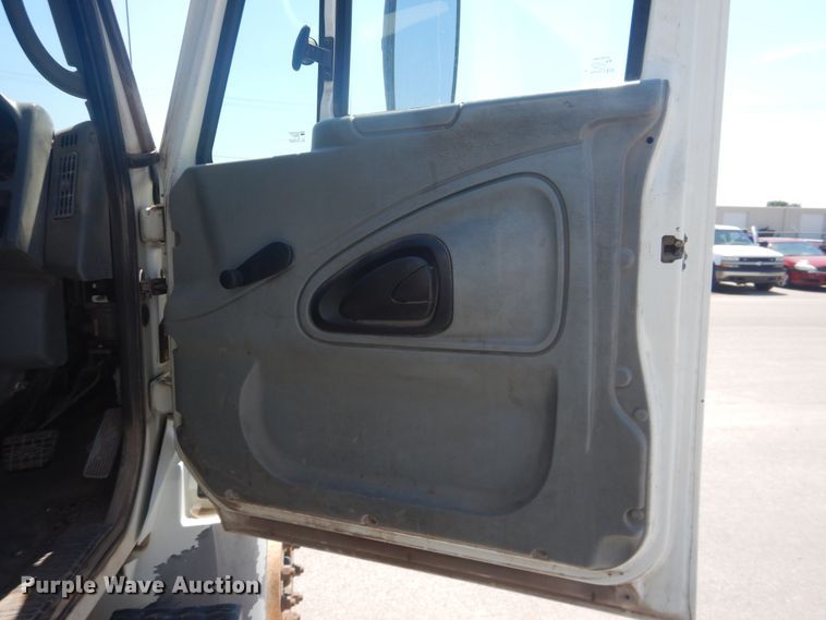 image for item DL0385 2007 International 4300  street sweeper truck