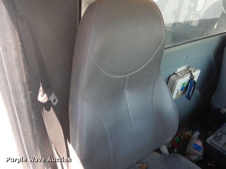 image for item DL0385 2007 International 4300  street sweeper truck