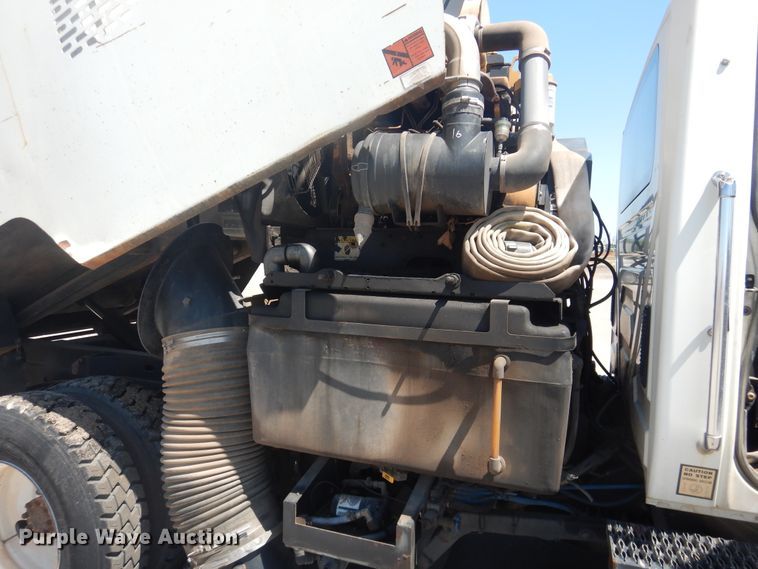image for item DL0385 2007 International 4300  street sweeper truck