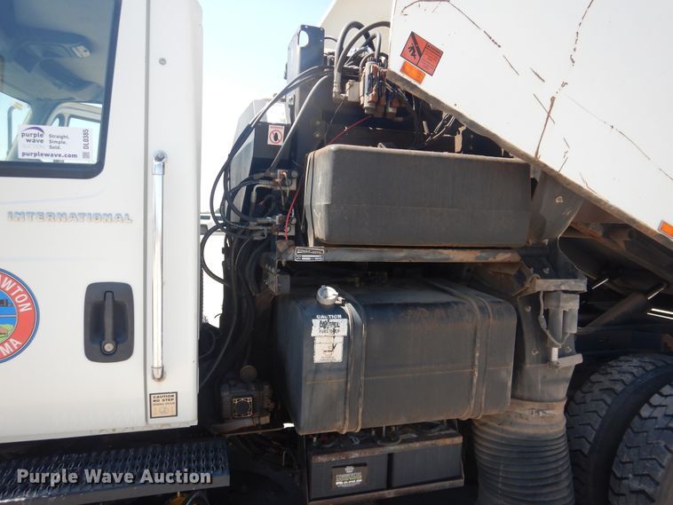 image for item DL0385 2007 International 4300  street sweeper truck