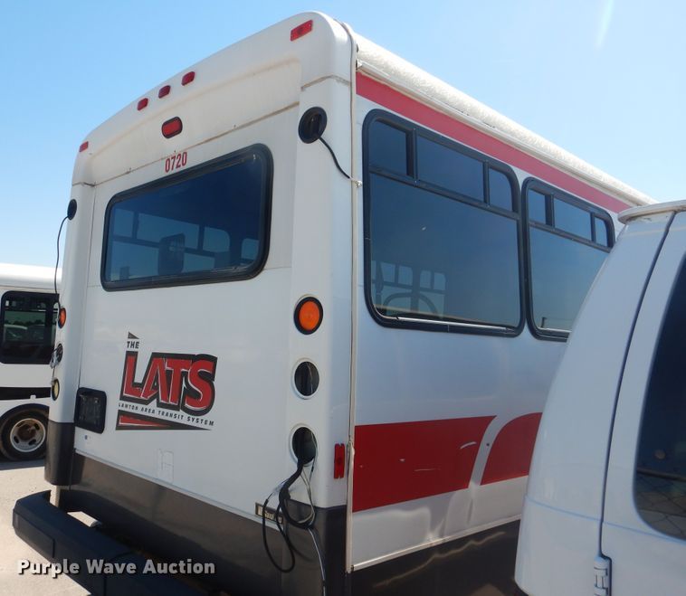 image for item DL0387 2007 GMC Savana G3500  shuttle bus