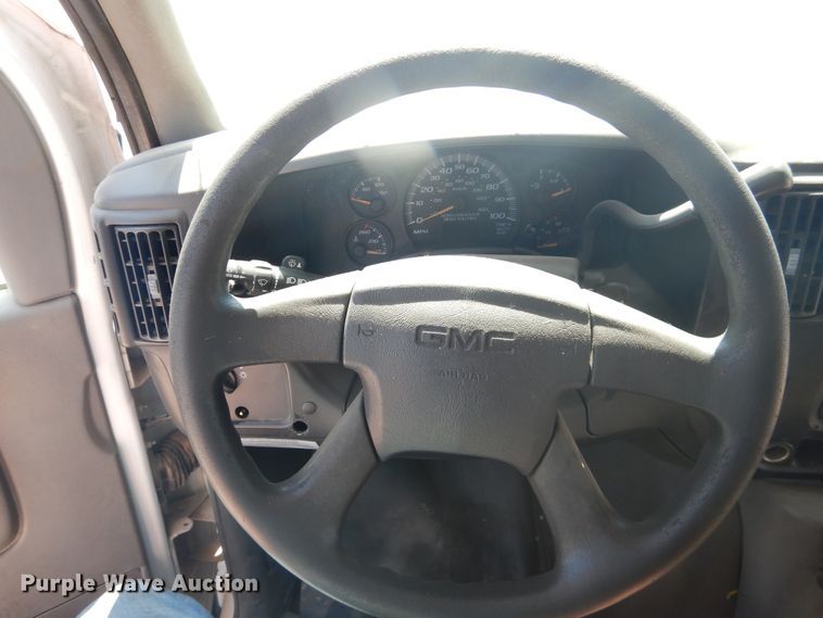 image for item DL0387 2007 GMC Savana G3500  shuttle bus