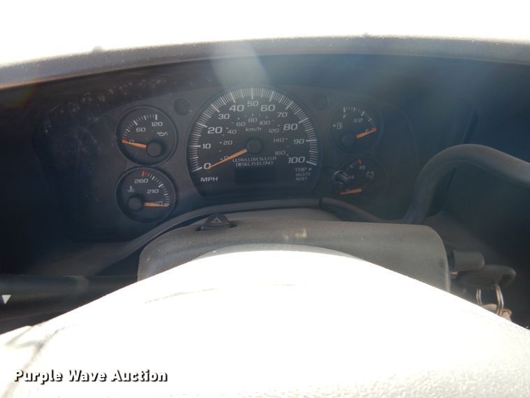 image for item DL0387 2007 GMC Savana G3500  shuttle bus