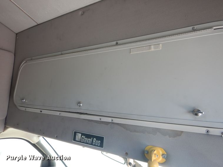 image for item DL0387 2007 GMC Savana G3500  shuttle bus