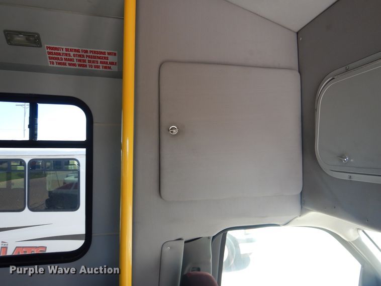 image for item DL0387 2007 GMC Savana G3500  shuttle bus